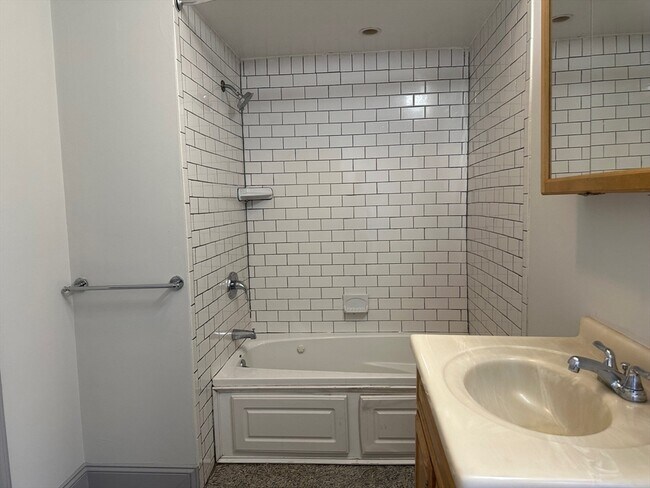 Building Photo - 127 Marcella St