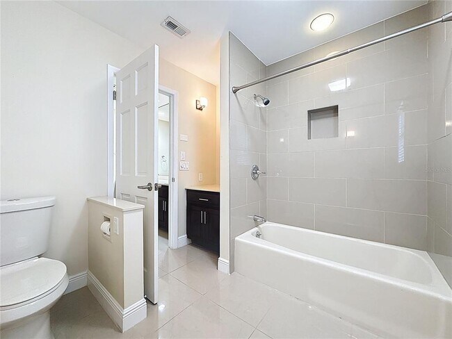 Building Photo - 6846 Lake View Dr