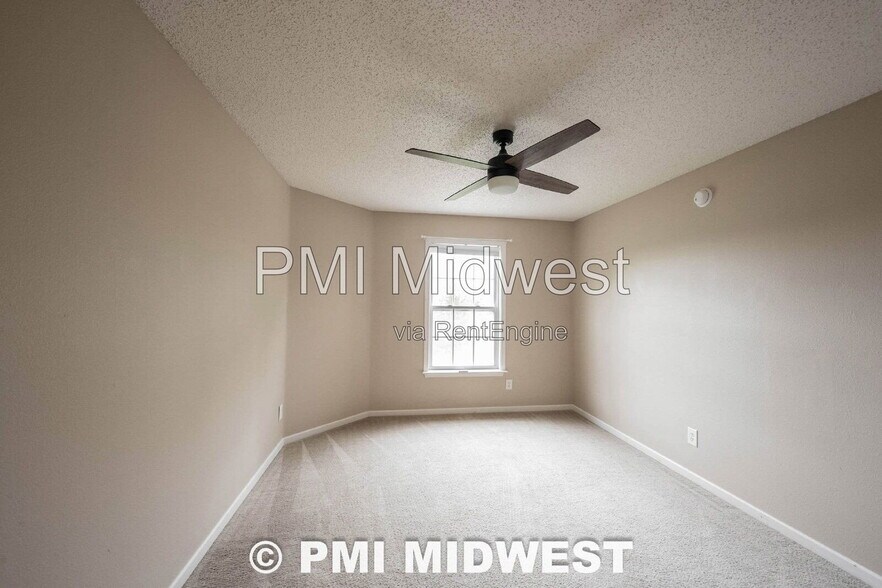 Building Photo - 2143 Olympia Dr