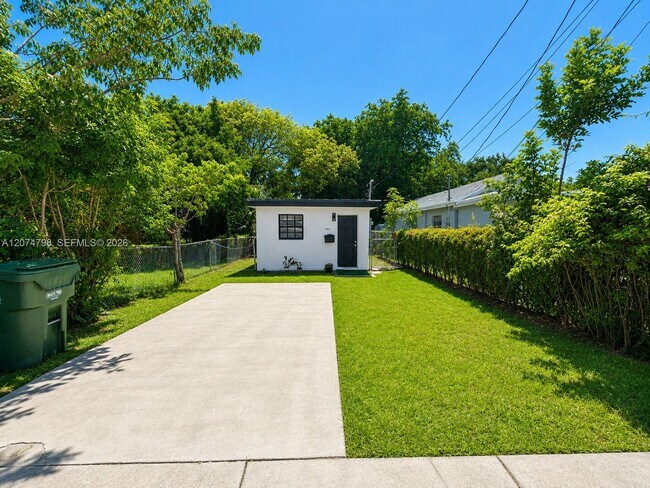 Building Photo - 802 NW 3rd Terrace