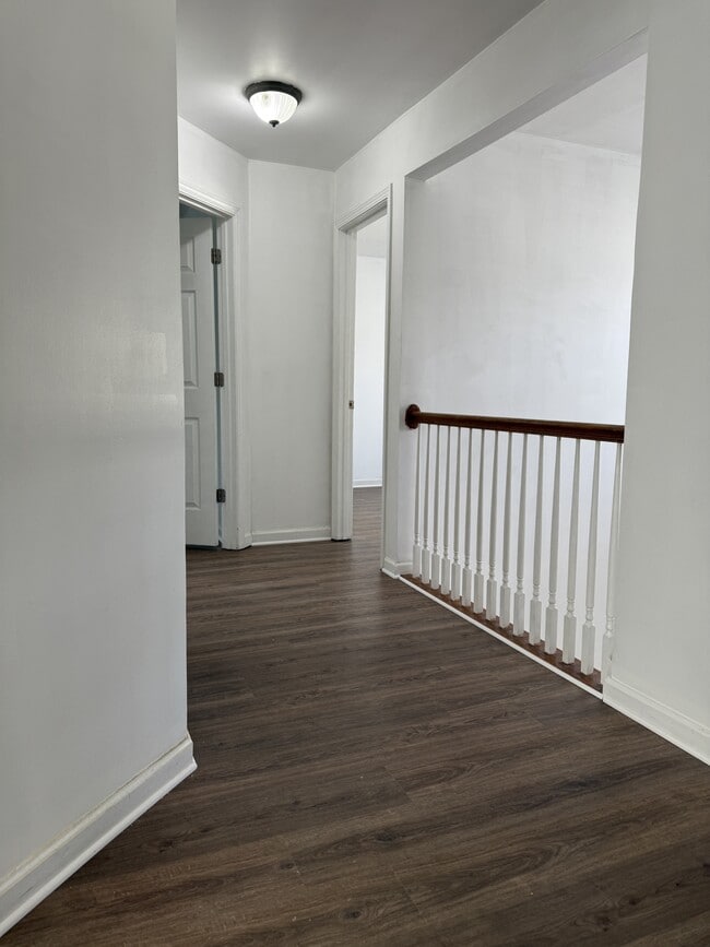 Building Photo - 425 Friars Head Dr NE
