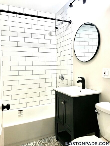 Building Photo - 12 Chelsea St