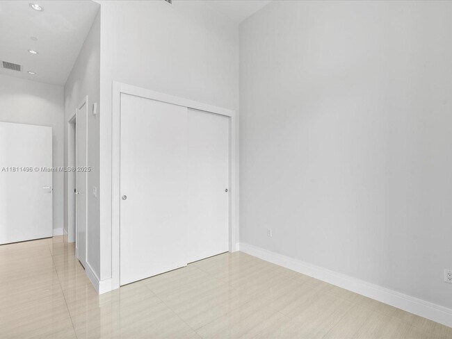 Building Photo - 3250 NE 188th St