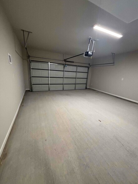 Building Photo - 11585 Juban Parc Ave