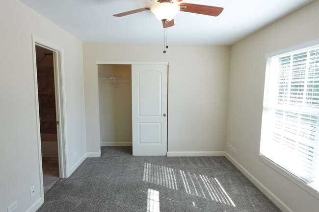 Building Photo - 116 Colonial Pkwy