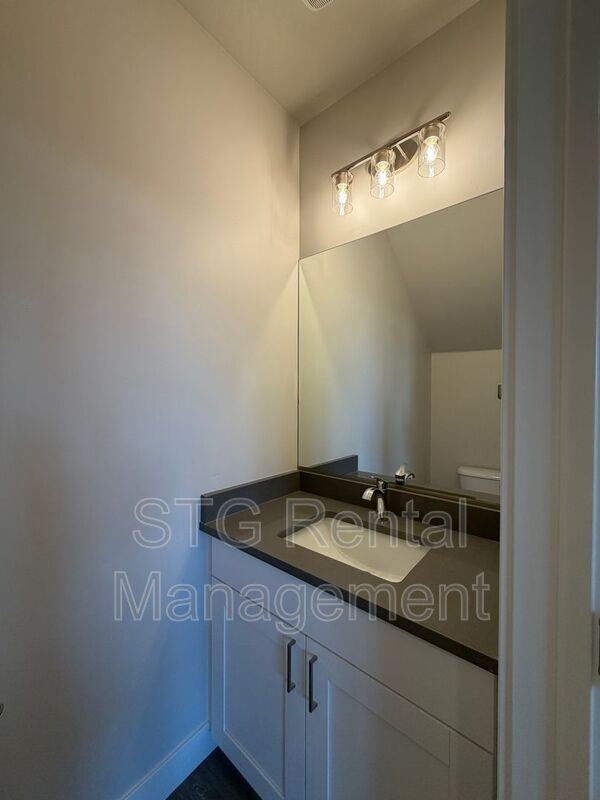 Building Photo - 1010 S 4380 W