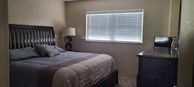 Building Photo - Vacation Rental - 30 Day min across From D...