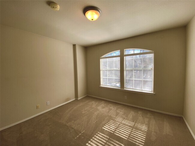 Building Photo - 4402 Everest Ln