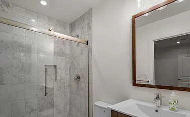 Building Photo - "Charming 1-Bedroom Sanctuary with 2 Full Baths in the Heart of San Francisco!"