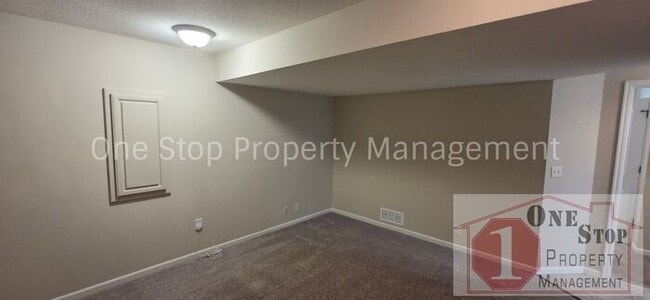 Building Photo - Beautiful 4 bedroom, 3 bathroom home in Raymore!