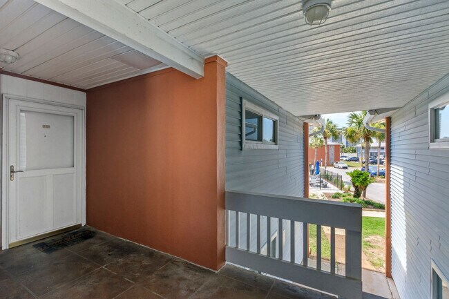 Building Photo - 4000 Gulf Terrace Dr
