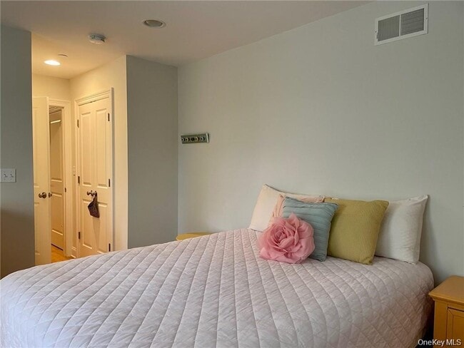 Building Photo - 29 Carpenter Ave