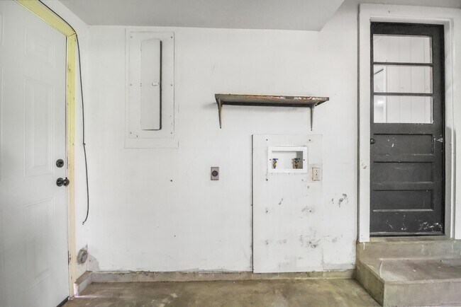 Building Photo - 10 Lexington Dr