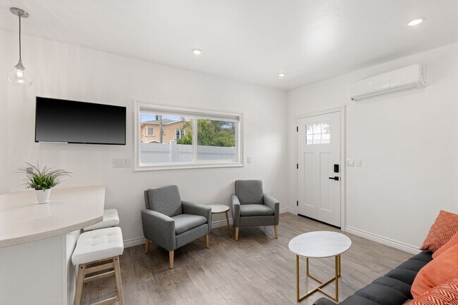 Building Photo - Charming 1BR/1BA Cottage - Private Patio w/ Hot Tub - Walk to the Beach