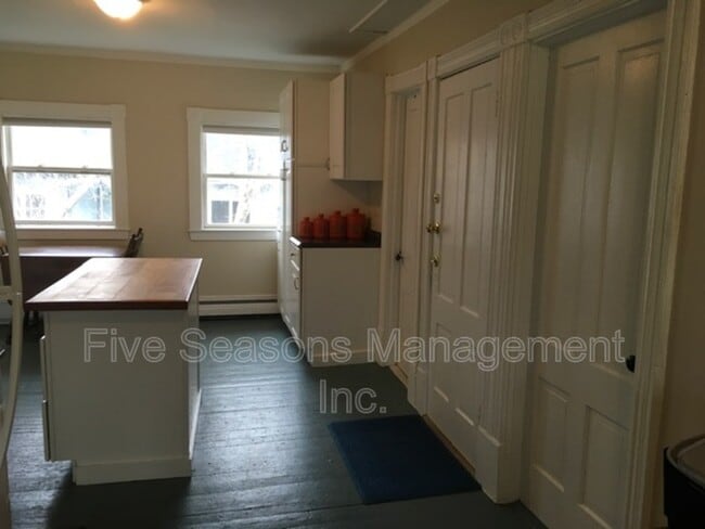 Building Photo - 7 Champlain Pl