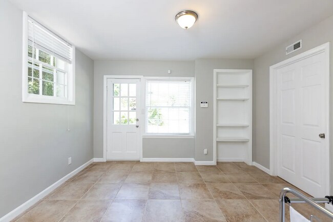 Building Photo - 4417 Saunders Ave