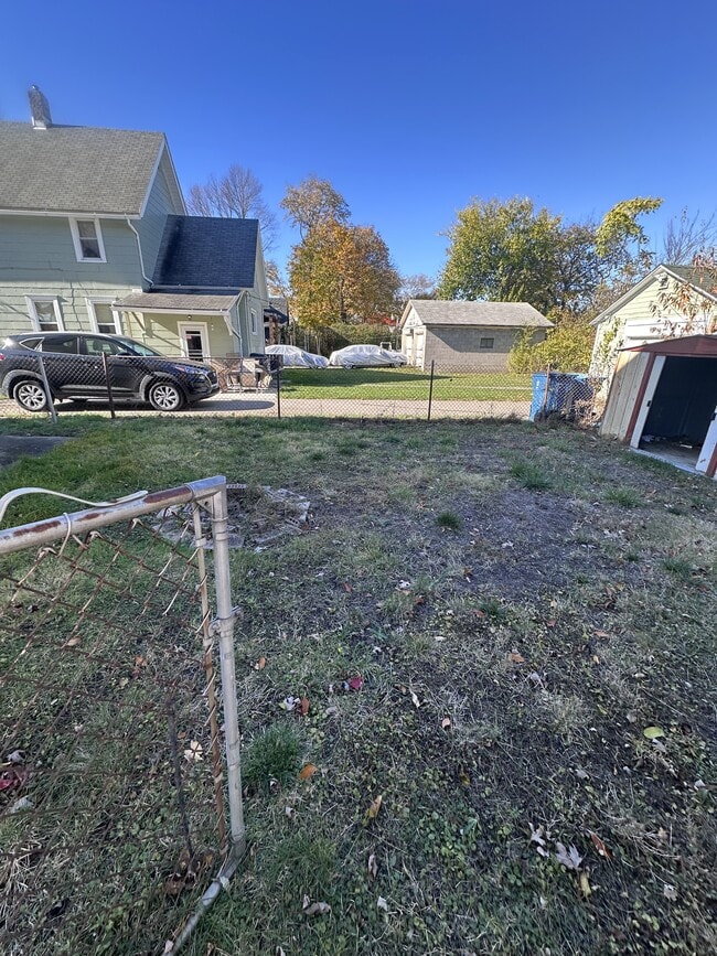 Building Photo - 223 E 27th St