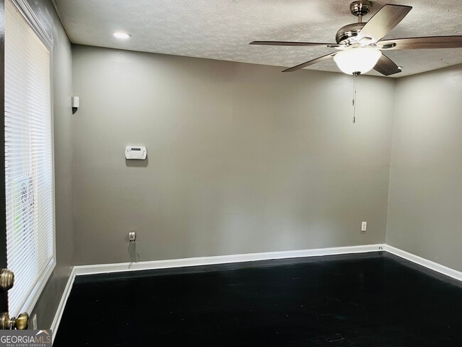 Building Photo - 142 Summerwood Dr