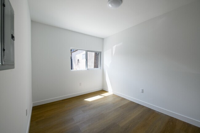 Building Photo - 7233 Normandie Ave