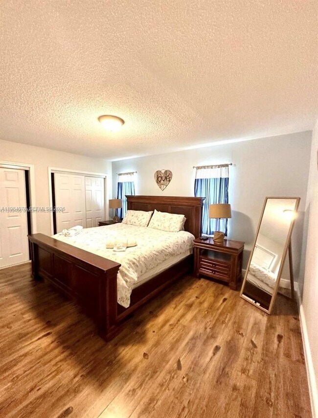 Building Photo - 2431-2433 SW 58th Manor