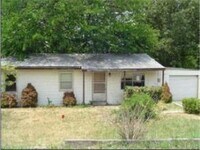 Building Photo - HILLSBORO - Ranch Style Home with Garage &...