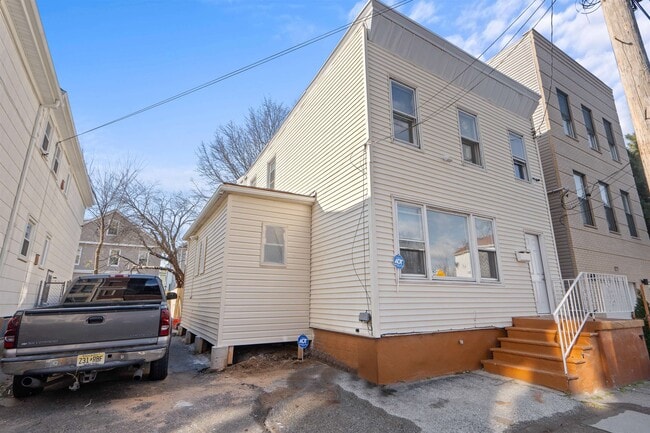 Building Photo - 173-175 LEMBECK Ave