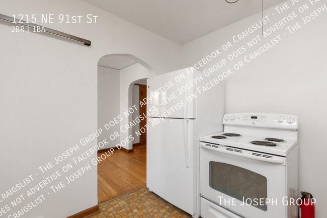 Building Photo - 1215 NE 91st St