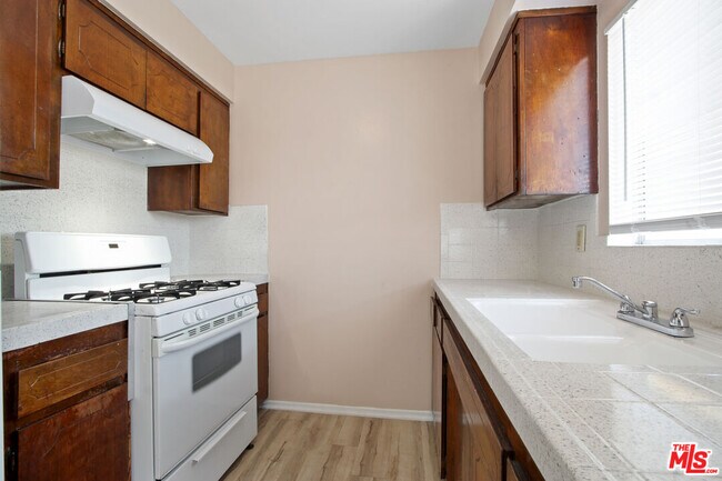 Building Photo - 14108 Doty Ave