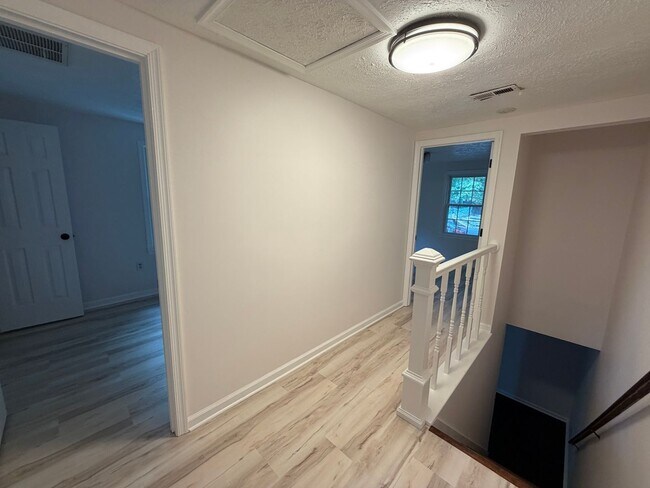 Building Photo - 840 Estes St