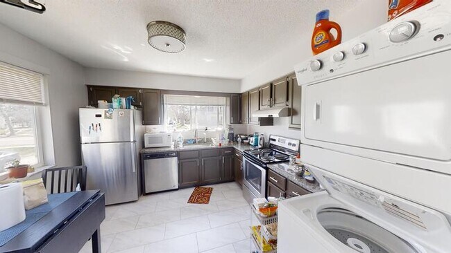 Building Photo - 1302 W Huron St