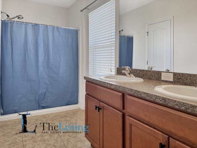 Building Photo - 803 Ashentree Dr