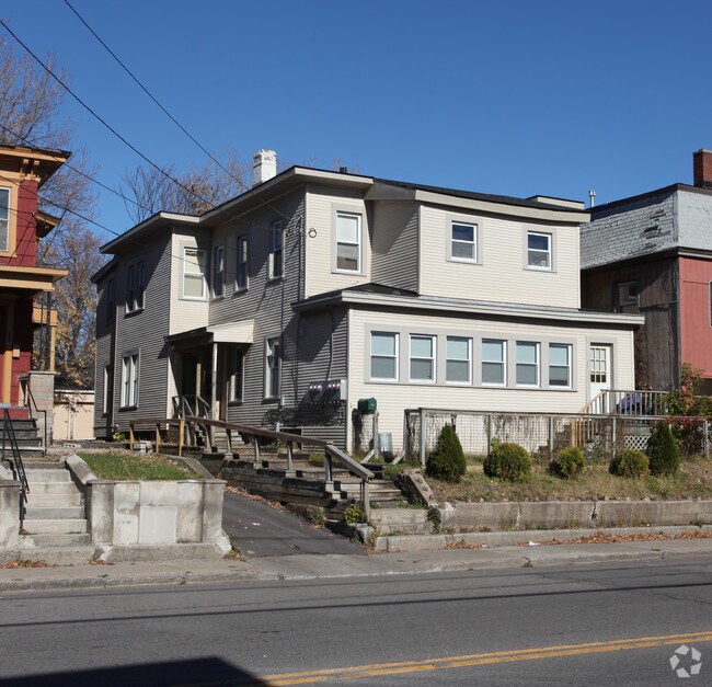 Primary Photo - 120 W Manlius St