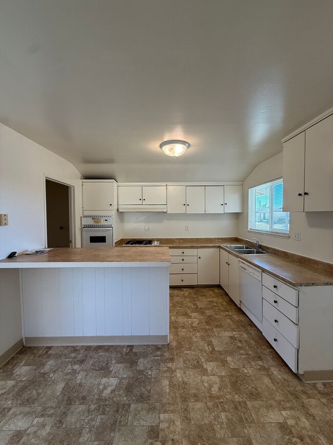 Building Photo - Orcutt Single Story Ranch Style Home Near Waller Park/Highway 135