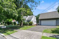 Building Photo - 328 Alma Dr