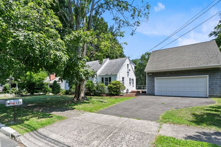 Primary Photo - 328 Alma Dr