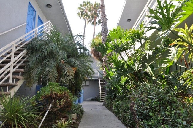 Building Photo - 3920 Redondo Beach Blvd