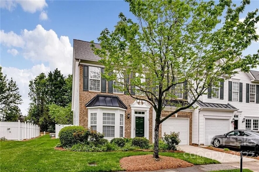 Front of House - 5072 Parkview Way