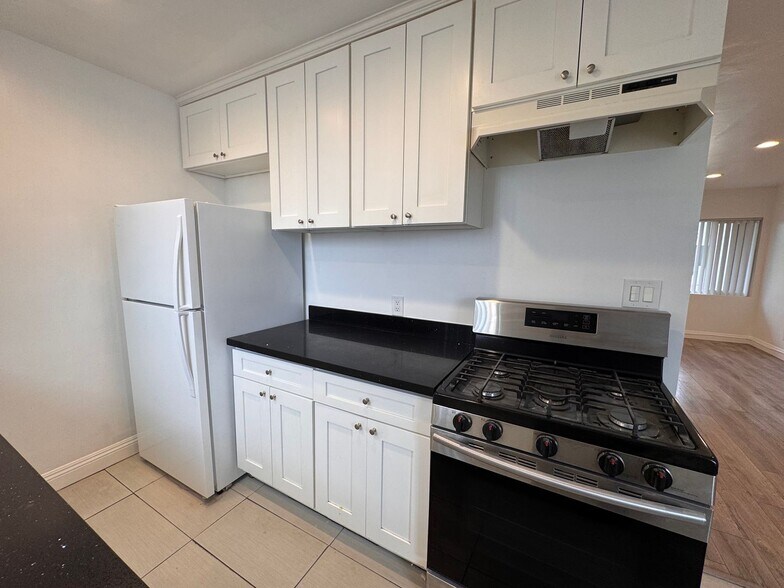 Building Photo - 7139 Whitsett Ave