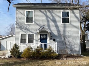Building Photo - 407 N Harris St