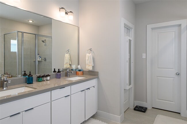 Building Photo - 1274 N Post Oak Rd