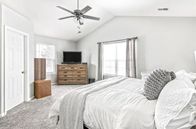 Building Photo - 263 Bent Grass Cir