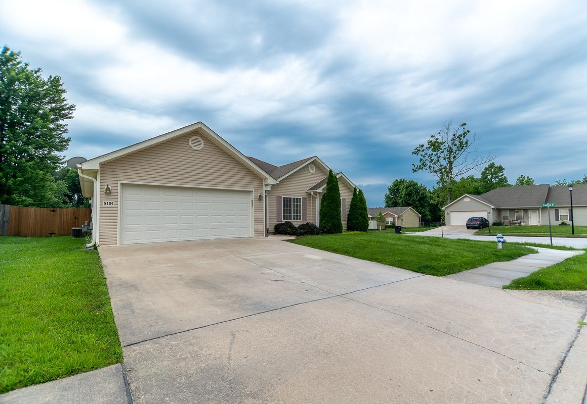 Building Photo - 5104 Opal Dr
