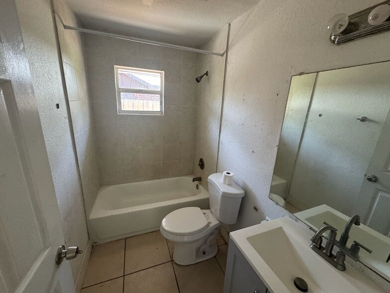 Building Photo - 2380 Saranac Ave