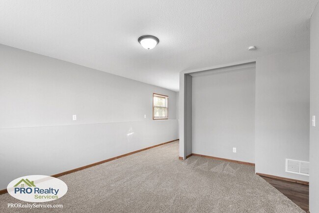 Building Photo - 3 Bedroom House in Oakdale