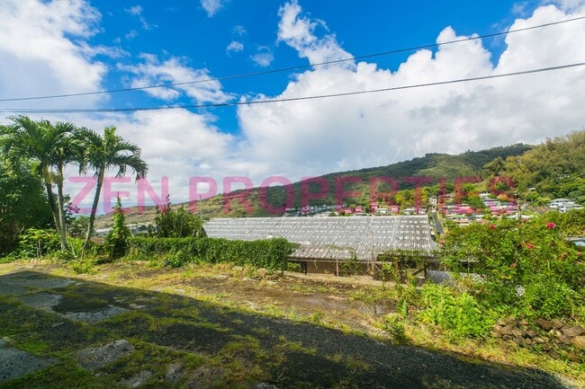 Building Photo - 1555 Moani St