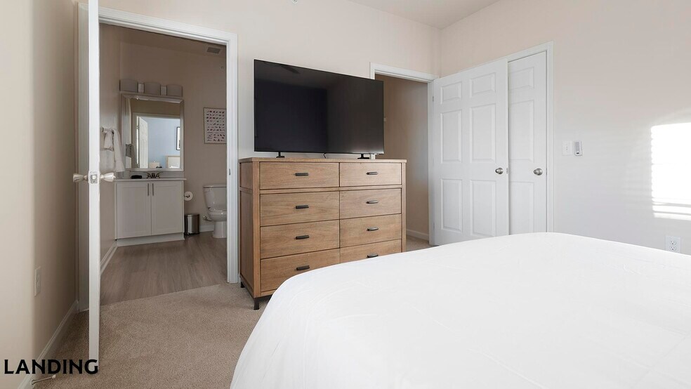 Building Photo - 9015 Kings Grant Dr