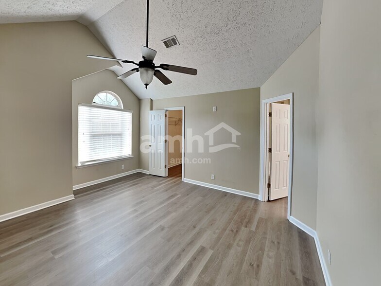Building Photo - 107 Edgewater Pl