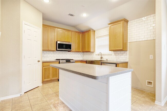 Building Photo - 6302 Denison Oaks Dr