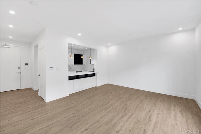 Building Photo - 625 N MacQuesten Pkwy