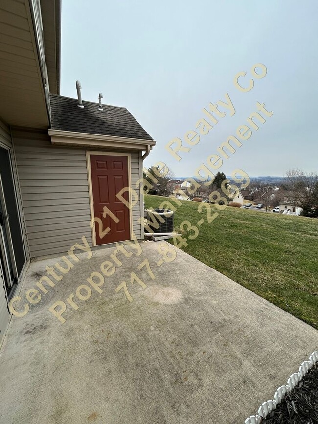 Building Photo - 2 Bedroom 1.5 Bath Condo in York Suburban ...